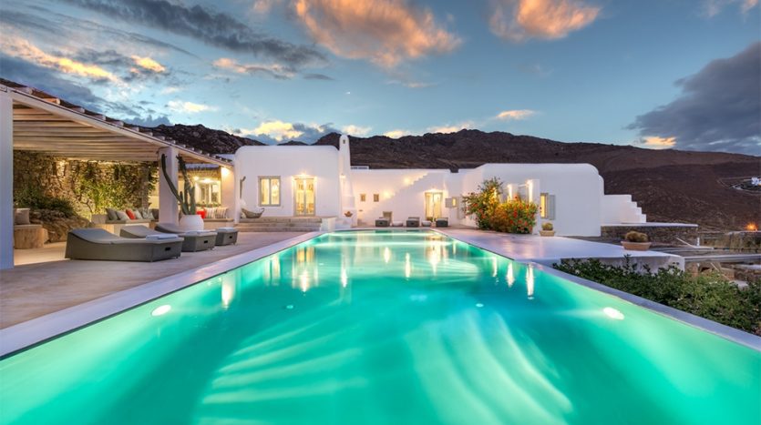 Villa in Mykonos with Infinity Pool