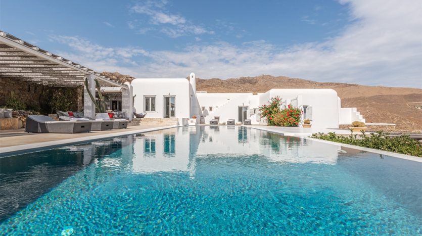 Villa in Mykonos with Infinity Pool