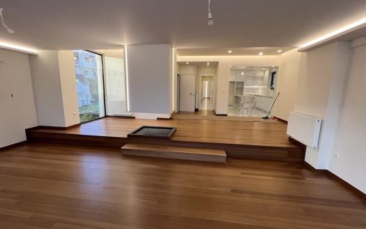 Glyfada’s Lavish Apartment