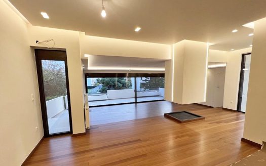 Glyfada’s Lavish Apartment