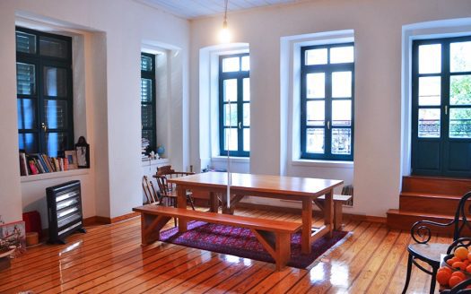 Timeless Traditional House in Pasalimani, Pireas