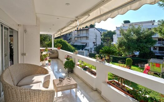 Vouliagmeni: Luxury Apartment for Sale