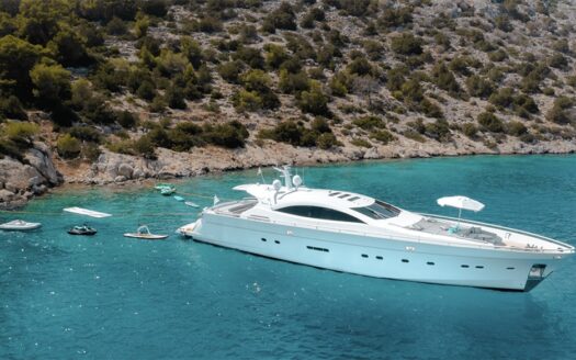 MAC | 4 Cabins | 9 Guests | 31m