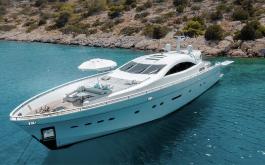 MAC | 4 Cabins | 9 Guests | 31m