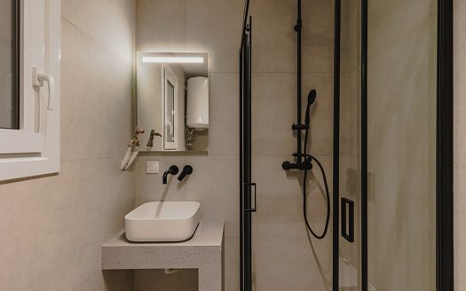 Fully Renovated Apartment in Neos Kosmos
