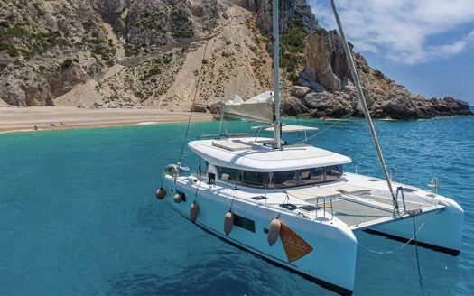 CATALINA | 4 Cabins | 10 Guests | 12.08m