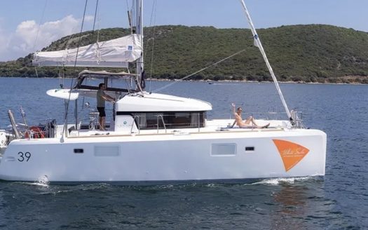 LOST CAT | 4 Cabins | 8 Guests | 11.54m